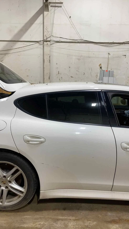 Used Rear Right Door Assembly Rear Side fits: 2011 Porsche PANAMERA electric Rea Foto 4 de 4