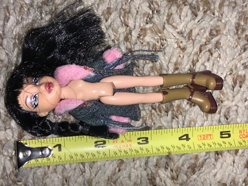 2 small 4 1/2 inch Bratz Dolls - Picture 7 of 7