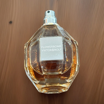Viktor & Rolf Flowerbomb Eau de Parfum Spray 3.4 fl oz Regular Size for Women