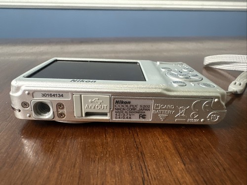 Nikon Coolpix S202 Silver 8 MP Digital Camera For Parts or Repair - Picture 7 of 11
