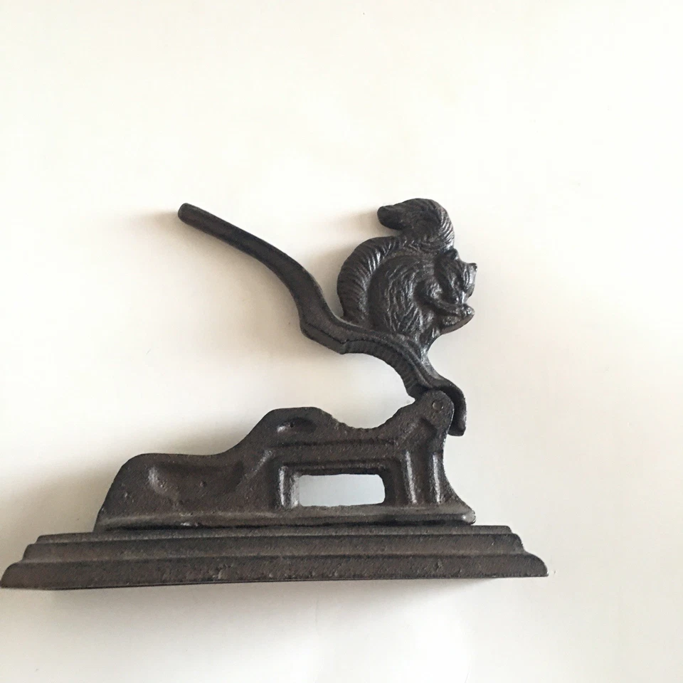 Vintage Metal Cast Iron Squirrel Nutcracker 7” x 5.5x 2.5” Holidays Fall - Image 2 of 4