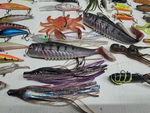 MIXED FISHING LURES X 70 VERY SMALL TO LARGE INC. TASSIE DEVIL - Picture 8 of 22
