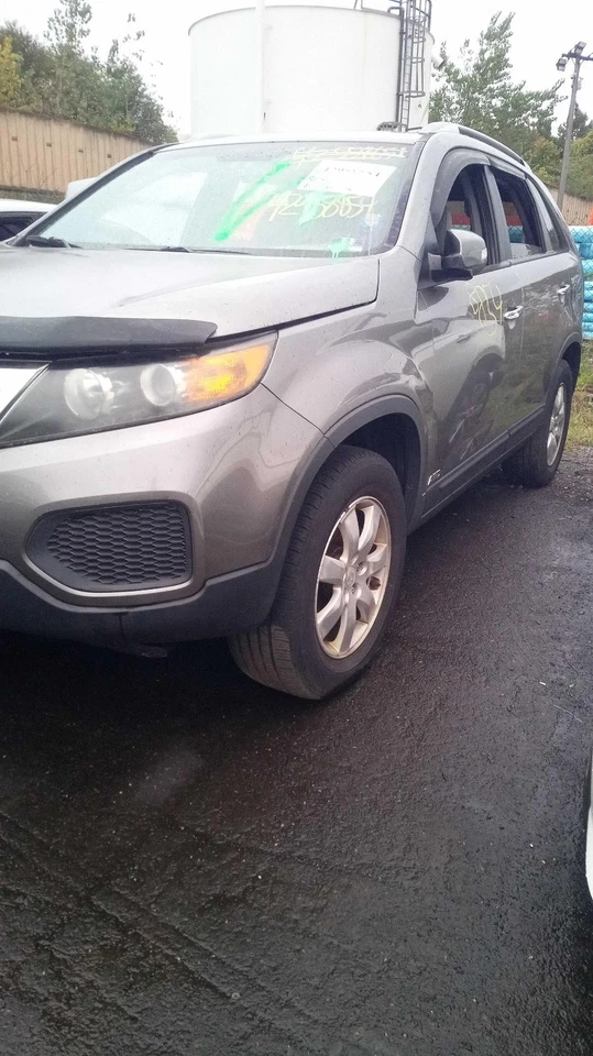 Used Deck Lid fits: 2011 Kia Sorento w/spoiler w/LED lamps Grade A — 第 2/4 张图片