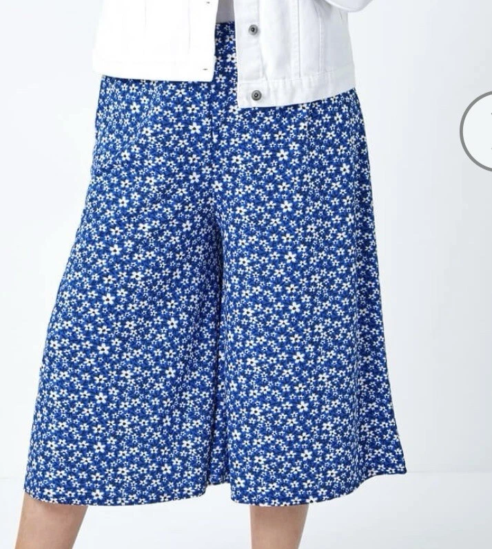 Ex Roman Curve Blue Floral Elastic Waist Cropped Cullotes Sizes 18 20 22/24
Opens in a new window or
