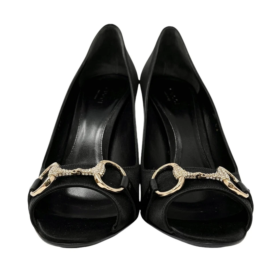 GUCCI Vintage Logotipo Salto Horsebit #38.5 EUA 8.5 Preto Strass Cetim Classificação AB+ - Imagem 2 de 4