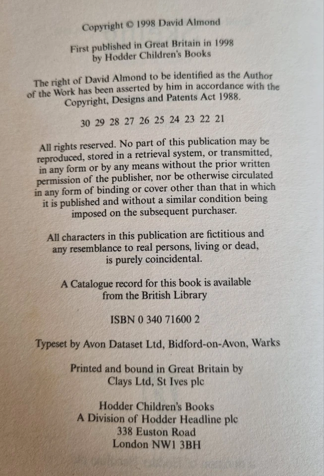David Almond Skellig 1st Edition 1st Printing Paperback 1998 - Image 3 of 3