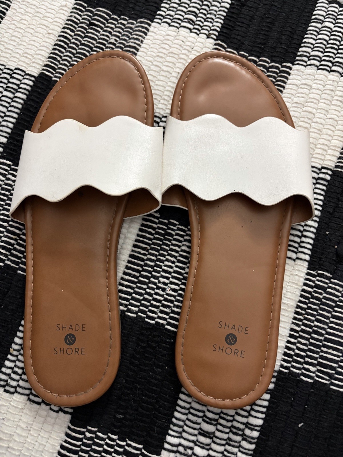 Shade & Shore Scalloped Slide Sandals