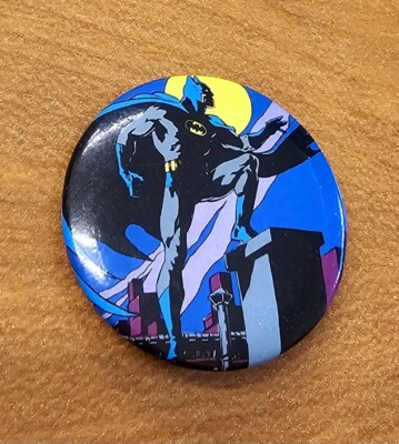 DC Comics Batman Leg Up Pinback 1.5