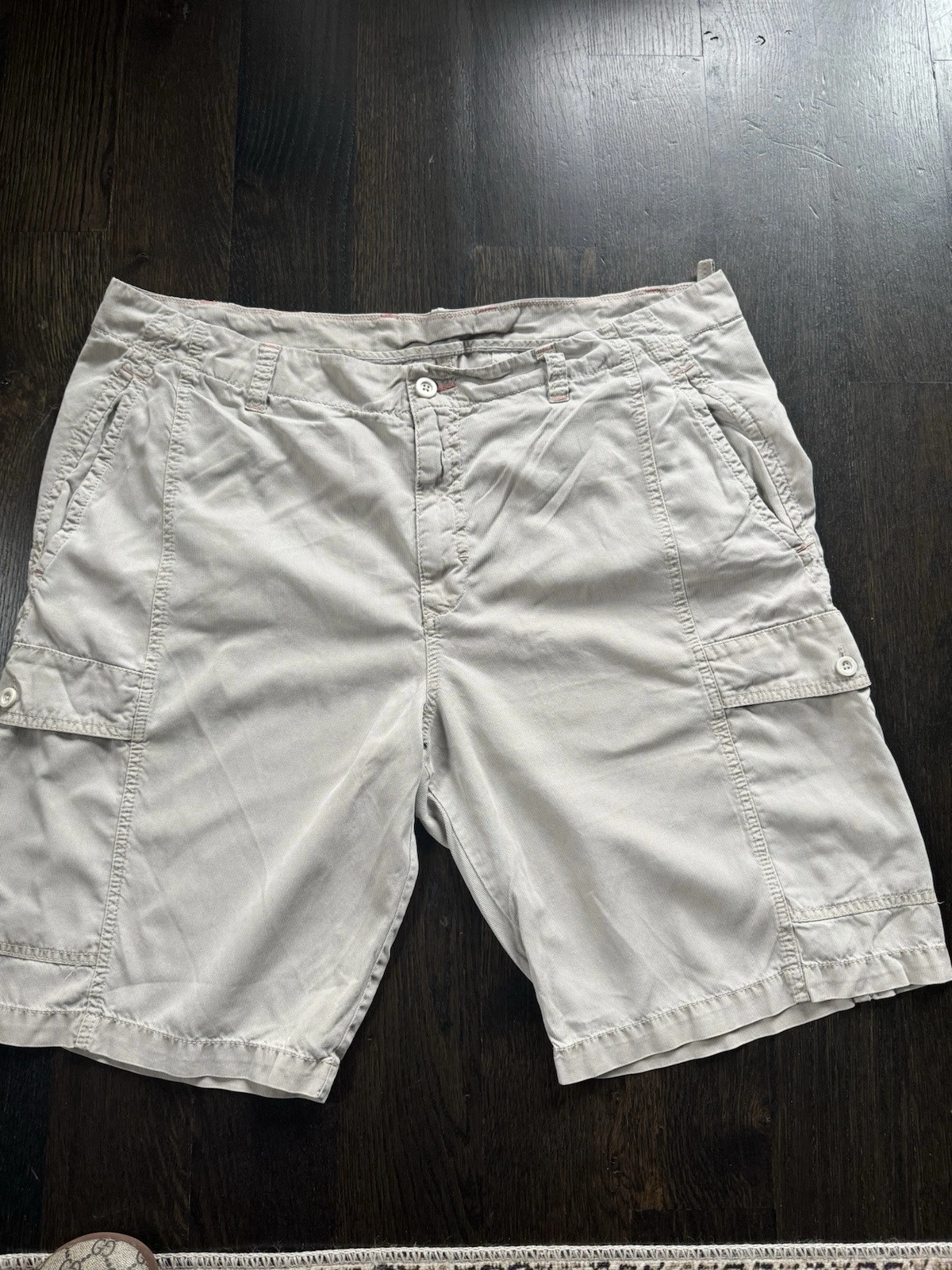 Tommy Bahama Men’s Khaki Tan Cargo Shorts Size 42 11” Inseam