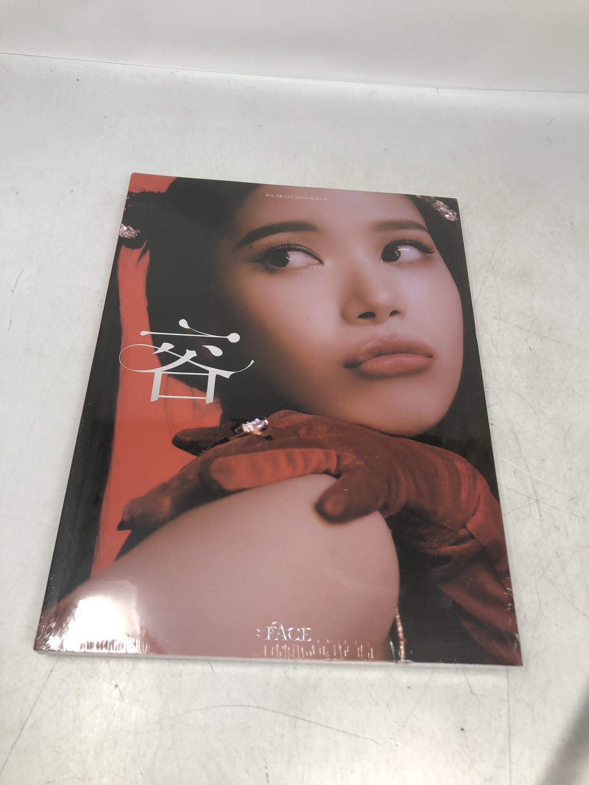 Face Persona Version incl. 128pg Photobook, Message Card,Sticker,2 Photocards