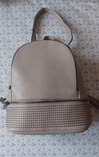 Zainetto Donna Beige Capiente Con Borchiette