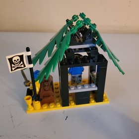 Lego 6258 Pirate Smuggler's Shanty Set Complete With Instructions