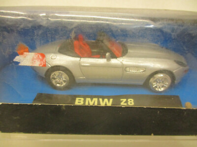 mes-73925	New Ray 1:43 BMW Z8 sehr guter Zustand,Originalverpackung verschmutzt