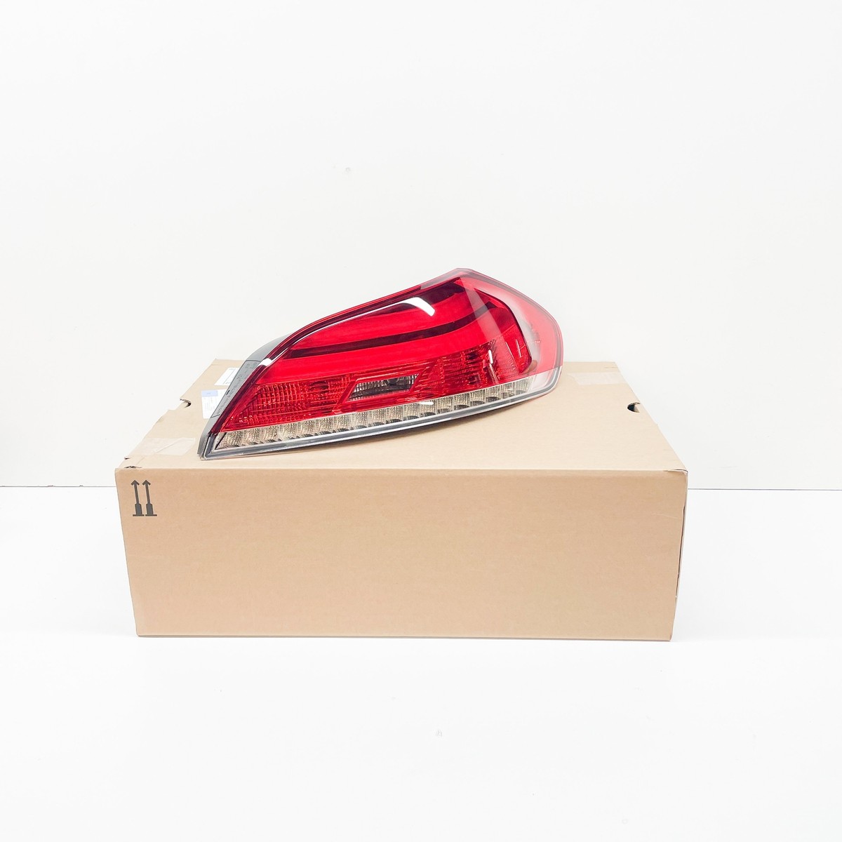 まさみん（859。163。719） BMW Z4 Roadster E89 Rear Right Taillight 63217191776 7191776 NEW