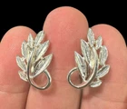 Napier Silver Tone Leaf Screw Back Earrings Detailed Vintage Costume Jewelry