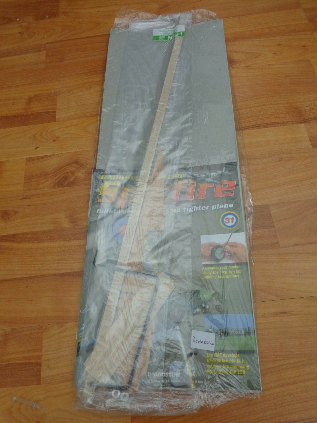 1/10 DEAGOSTINI ISSUE 31 BUILD YOUR OWN RC RADIO CONTROLLED SPITFIRE MODEL PLANE