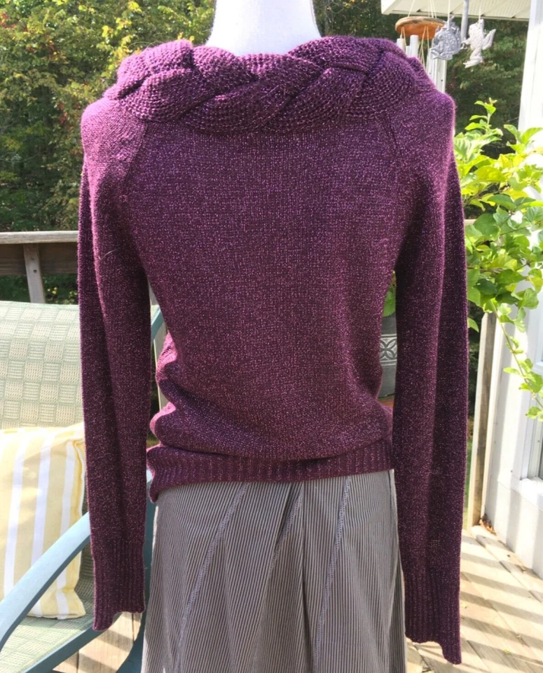 Hermoso suéter talla S morado (con hilos metálicos) de JohnPaulRichard Foto 2 de 4