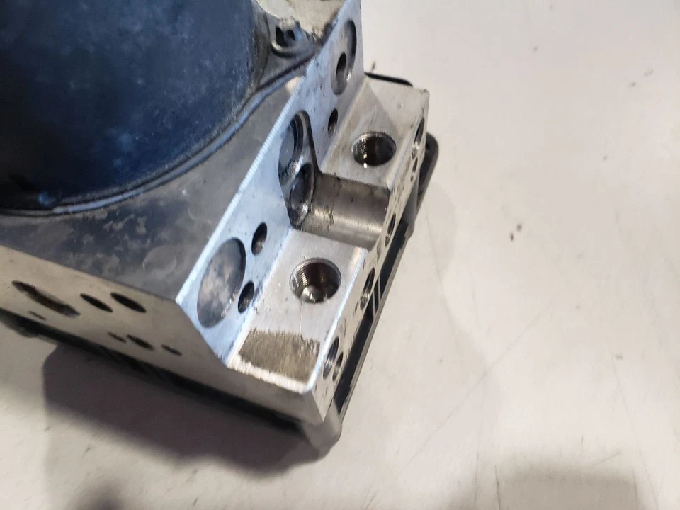 ABS Anti Lock Brake System - 2010 BMW X6 E71 Hybrid Auto - 10-11 OEM 6788949 - Image 4 of 4