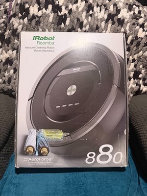 iRobot Roomba 880 Robot Vacuum Cleaner Black Vacuum and Charger only