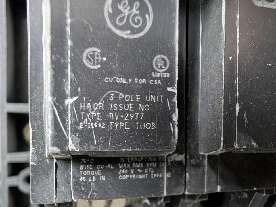 🤪 GE MAIN LUG BREAKER 42 CIRCUIT PANELBOARD - Image 4 of 4
