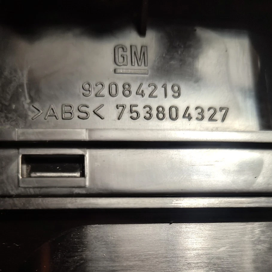 2004-2006 Pontiac GTO Front Dash Radio & A/C Surround Bezel Trim HAS A CRACK - Image 4 of 4