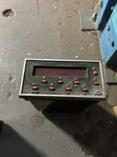 RED LION CONTROLS GEM52001 DIGITAL COUNTER USED