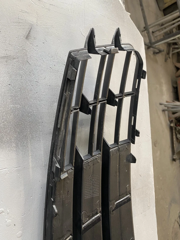 Par de parrilla exterior inferior delantera izquierda derecha Audi A7 Quattro 2011-2014 OEM 4g8807681 Foto 4 de 4