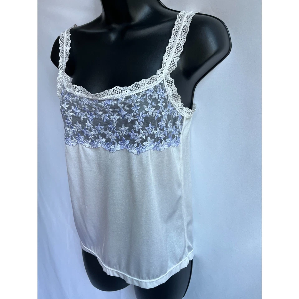 Camisa de dormir vintage Triumph acabamento em renda branca lavanda lingerie floral L cetim - Imagem 3 de 4