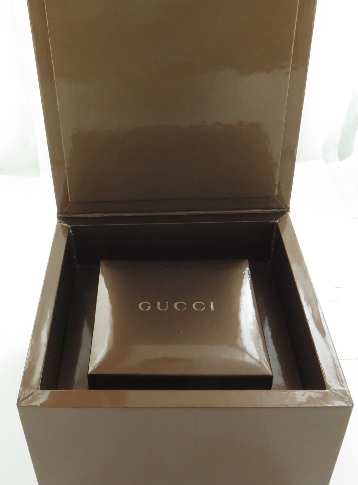 Gucci Mens Watch Display Box + Outer + Booklet.