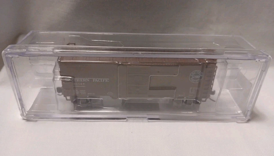 66013-30/61167 Southern Pacific Lines 12 Panel 40' Boxcar Intermountain N-scale - Image 2 of 4