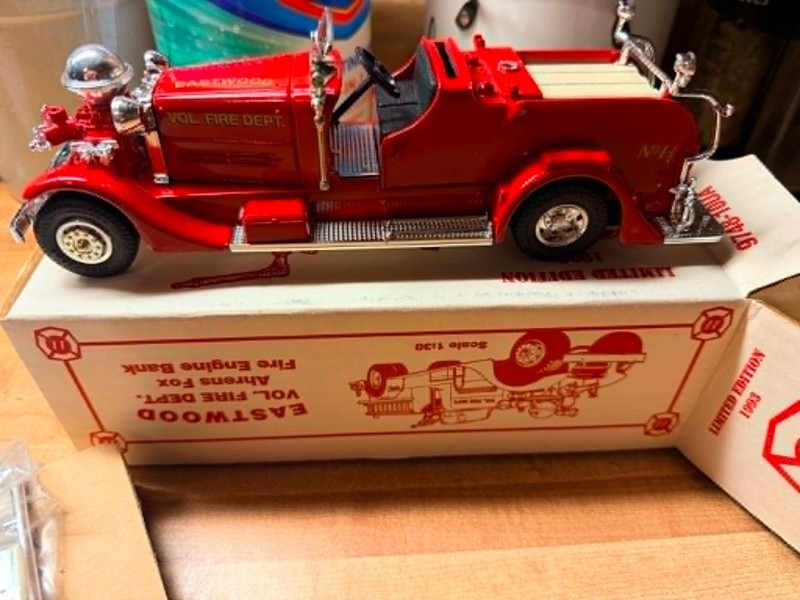 Diecast Ltd Ed. 1993 ERTL Ahrens Fox Eastwood Vol. Fire Dept. No. 11 #9748 NEW