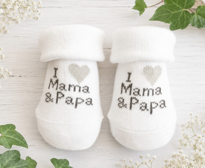 NEU 1 Paar Babysöckchen ''I love Mama & Papa '' weiß bestickt Newborn Baby Geburt