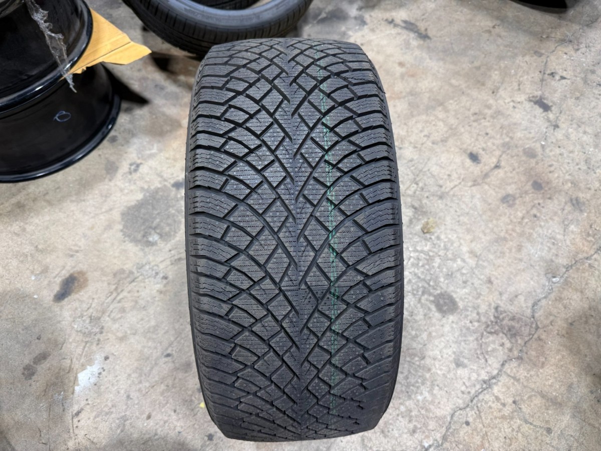 235/35R20 92T XL SilentDrive Nokian Hakkapeliitta R5 EV Studdless