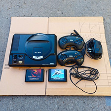 SEGA Mega Drive 16-Bit Console Bundle PAL UK PSU 2 Controllers 2 Games