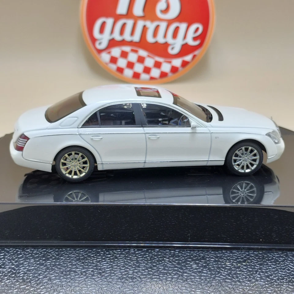 AUTOart 1/43 Maybach 57S 57 S 2005 White Diecast model 56157 - Image 4 of 4