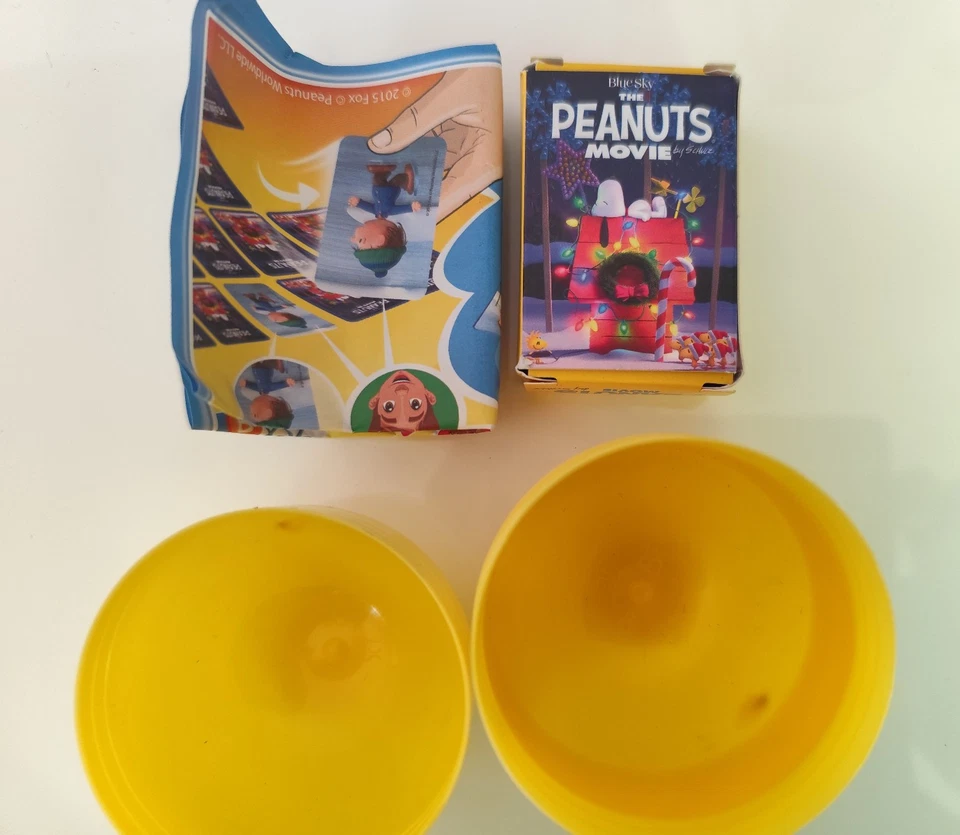 Ü-Ei Maxi-Ei *The Peanuts Movie * Snoopy Hütte + Memory Jahr 2015 unausgepackt - Bild 1 von 2