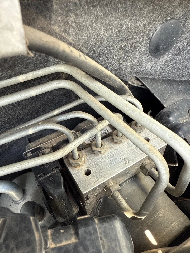 Ford Territory 2011 SY MKII TS Petrol 2WD ABS Pump 8R29-2C405-BC - image 4 of 4