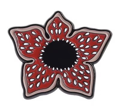 STRANGER THINGS DEMOGORGON EMAILLE ANSTECKNADEL ABZEICHEN. Nagelneu und versiegelt. UK Verkäufer
