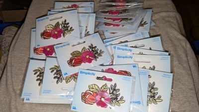 Simplicity Appliques Lot Of 36 Flower Appliques