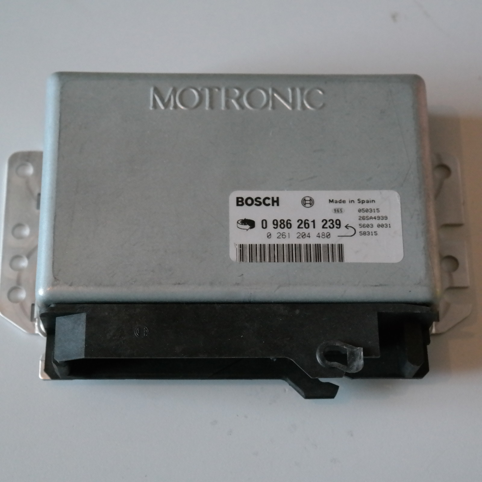 Boitier électronique Bosch neuf pour Alfa 145 1.6 essence calculateur moteur d'origine