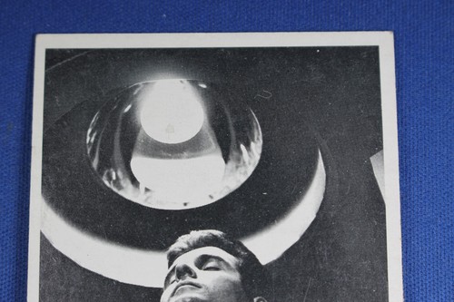 1966 Topps Lost in Space - #4 "The Pilot Dreams" - Ex Condition - Picture 3 of 6