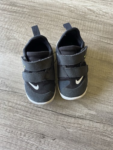 Toddler Boy Hook And Loop Nike Shoes Size 5c Black - Picture 2 of 4