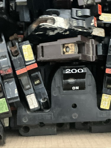 Lot 95+ Federal Pacific flawed untested Circuit Breakers 15A-200A AS IS ~23 lbs - Picture 12 of 13
