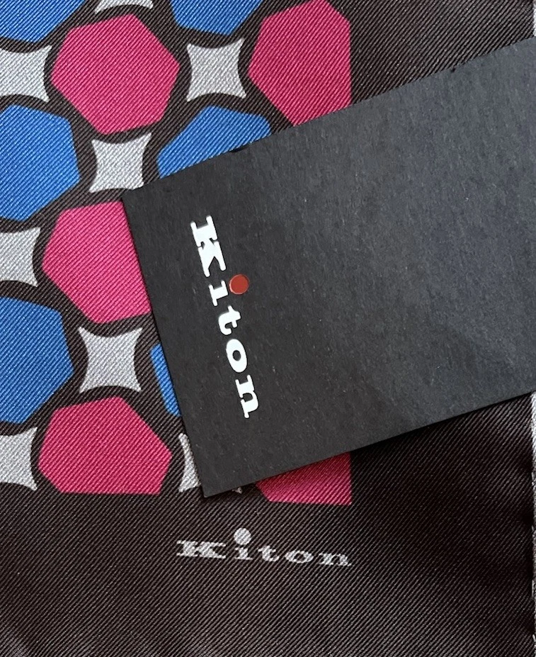 Nuevo con etiquetas Patrón de Bolsillo Kiton - Marrón Azul y Magenta Geométrico 12x12 100% Seda Foto 2 de 4