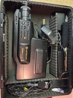 HITACHI CAMCORDER CAMERA & VIDEO with CASE and KEYS