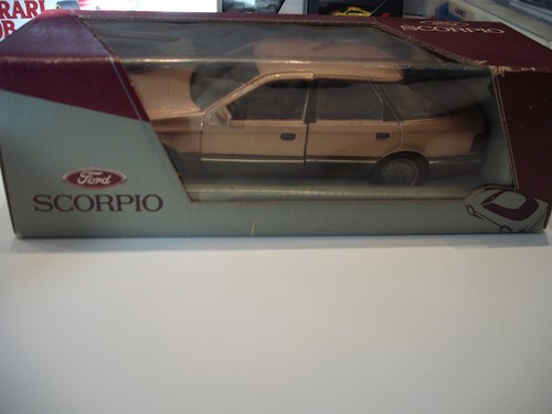 Schabak 1500 Ford Scorpio Limousine 4-türig Goldfarben mit OVP 1:25