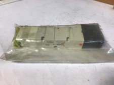 NEW SMC Pneumatic Solenoid Valve 3 position Plug-In VQ4500-3 FAST SHIPPING