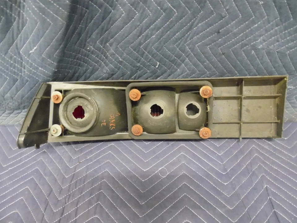 Luz trasera derecha derecha (lado del pasajero) Mercury Lynx 81-85 OEM EXCELENTE RARO  Foto 2 de 2