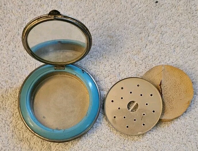 Vintage Victorian Style Courting Couple Compact, Mirror Vintage Victorian Style Courting Couple Compact, Mirror