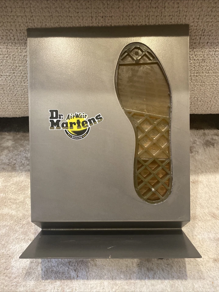 Letrero de metal Dr. Martens AirWair suelas rebotantes PUBLICIDAD tienda punto de venta exhibición RARA Foto 2 de 4